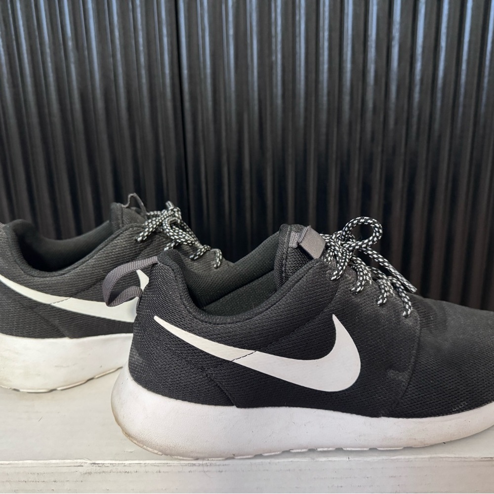 Nike Roshe Sneakers